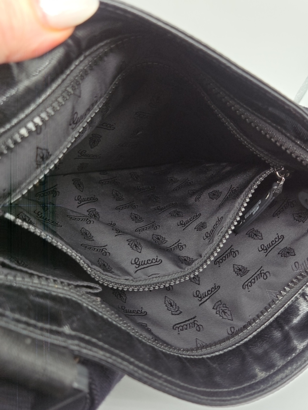 Gucci Crest Emblem Crossbody Messenger Bag - Picture 6 of 16